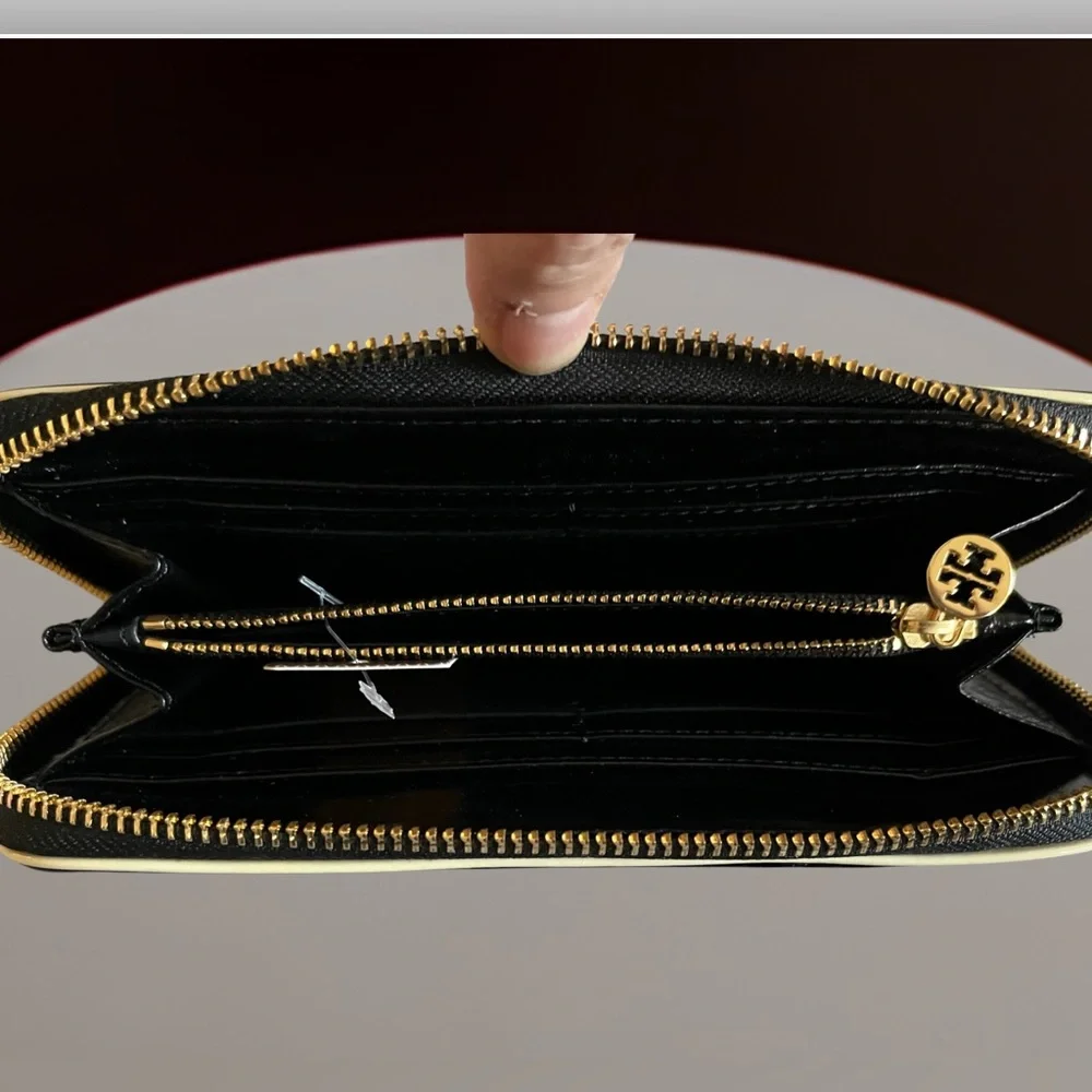 TORY BURCH NEW PATENT LEATHER CONTINENTAL WALLET CREDIT ZIP AROUND BLACK IVORY - Picture 5 of 6